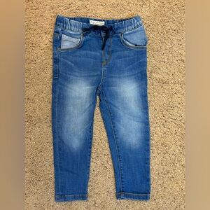 Zara Boys Indigo Relaxed Jeans with elastic waist. Has a snap on the waist.